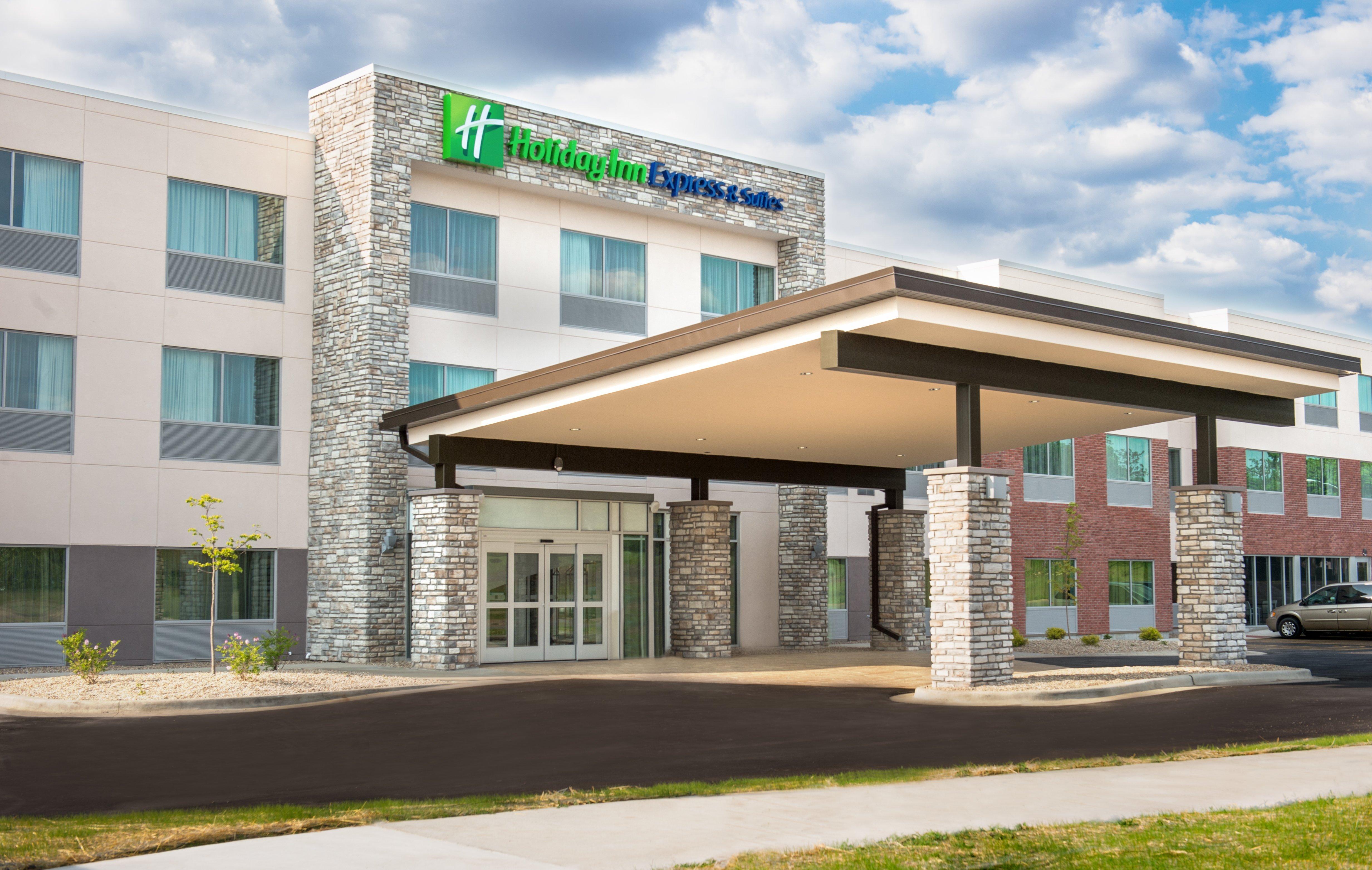 Holiday Inn Express & Suites Rock Falls, An Ihg Hotel Exterior photo